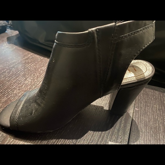 Trendy leather sling back mule with strap. - Picture 3 of 5